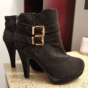 black zip up bootie